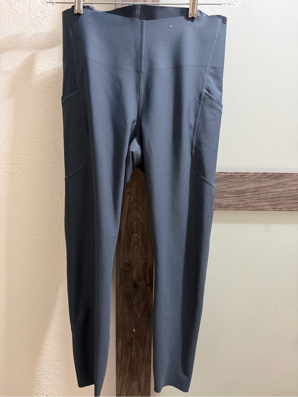 Old Navy Dark Navy High-Rise Active Leggings with Side Pockets